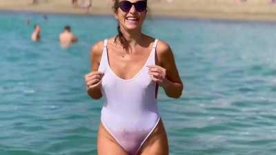 Beach boobs flashing....