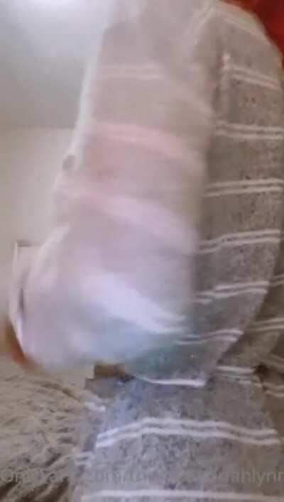 Mariah Twerking & Teasing ( 1 minute plus )