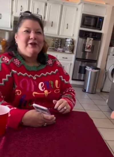 Woman fails to notice plastic doll hands. The most contagious laugh EVER.