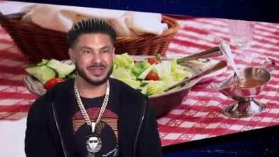 Pauly judging tf outta Vinny 😂