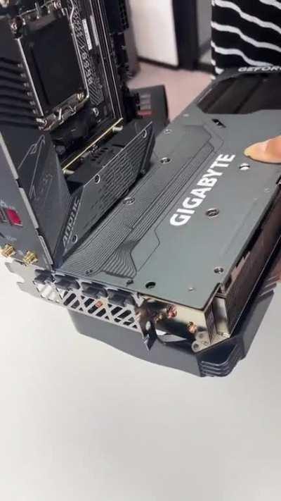 Installing the RTX 4090 on a tiny motherboard