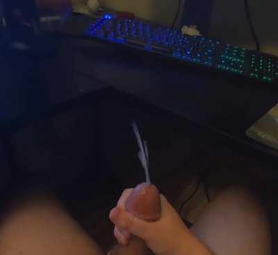 Being my underdesk support means making me explode like this multiple times a day, u in?