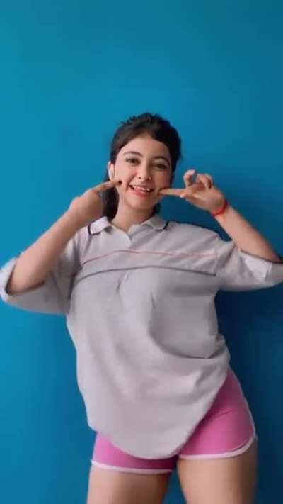 Riya pandey seducing her fans by showing her thunder thighs in pink shorts