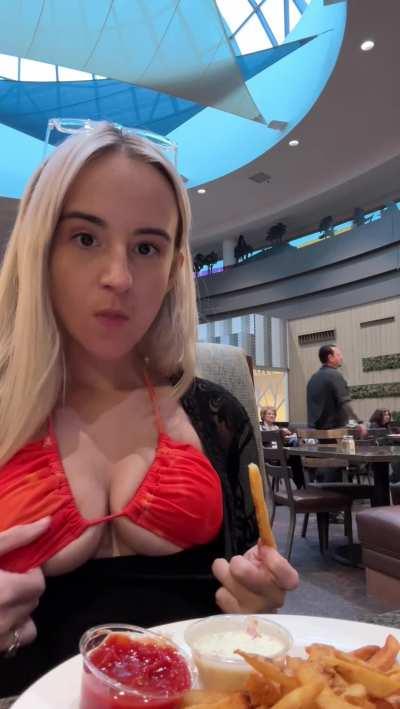 POV: you’re on a lunch date with me and I do this [gif]
