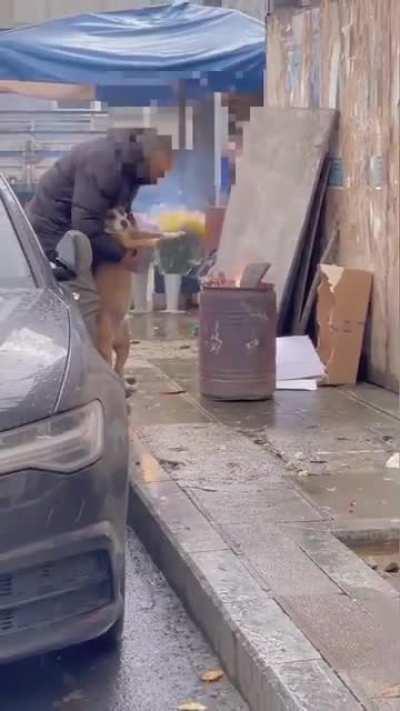 Man warms dog up in Turkey