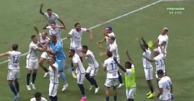 Os caras fazendo palma Viking e os Atleticano coringando KKKKKKKK