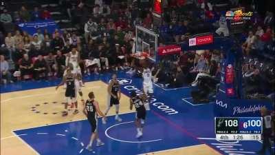 [Highlight] Tyrese Maxey wastes both his late 4th quarter buckets by immediately losing his man on the other end