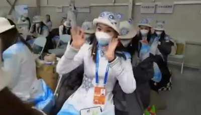 北京各大院校的烂裤裆们去举牌