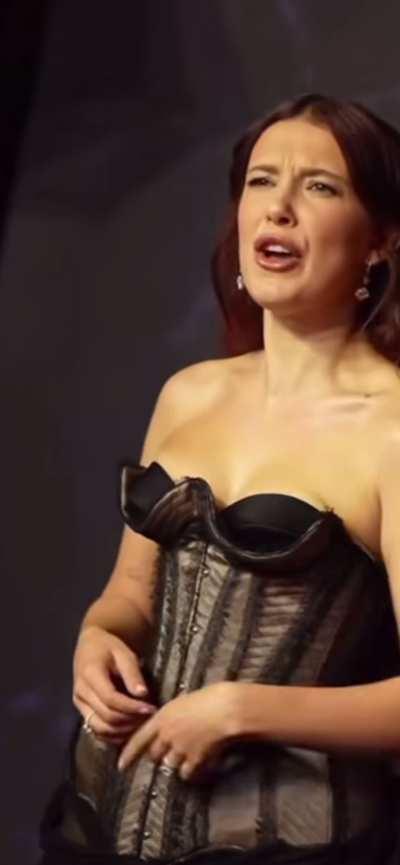 'Smile ...YOU SMILE! ' - Millie reacts to the paparazzi at Stanger Things premiere