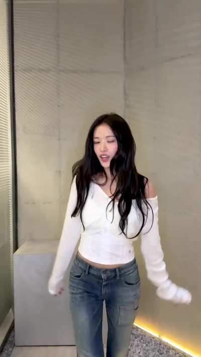 251026 IVE Official TikTok Update with Yujin & Leeseo