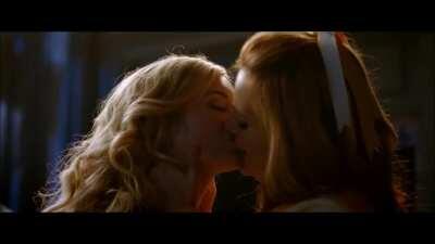 Samara Weaving & Bella Thorne