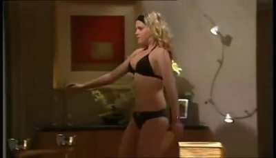 Eliza Taylor letting her tits bounce