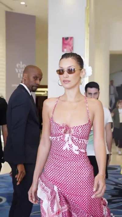 Queen of red carpet 💓 Bella Hadid 💝