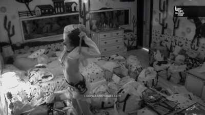 Lumena esqueceu das câmeras