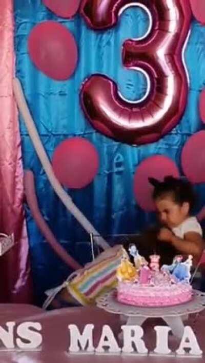 Quando alguém perguntar o que significa deboche, mostre esse vídeo