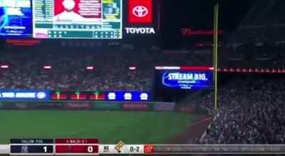 [Highlight] Jared Walsh hits a line drive dinger to put the Angels up by 2!