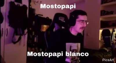 *procede a beber de vaso*