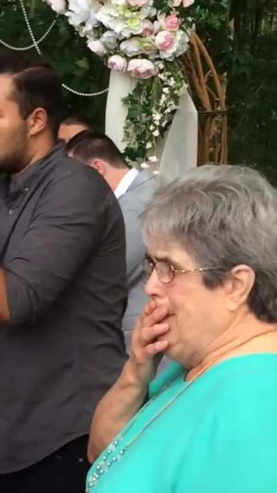 Groom sees his bride in her dress for the first time. I am SOBBING 😭 😭