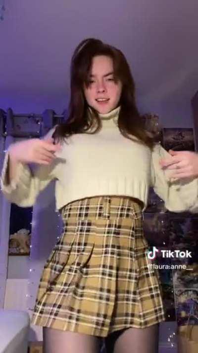 A little upskirt 👀