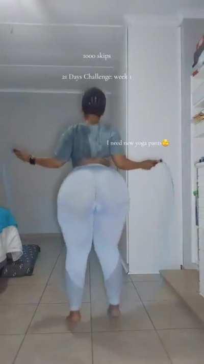 amazing booty shape 😍