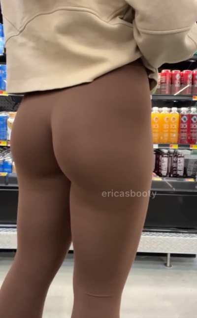 grocery shopping in my tight lulus😇