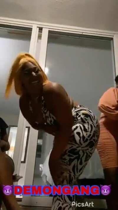 Shaking ass with her friends