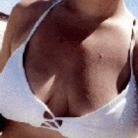 We could have so much fun on a beach together 😈☀️