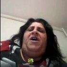 De ce comentati la ea pa pagina?