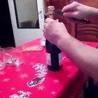 Nu asculti de nevasta-ta sa nu deschizi sampania in casa, ce ar putea merge prost?