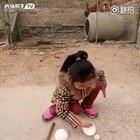 Quite good at sports AND know very good magic trick, this girl is amazing!