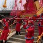 Here comes the king!