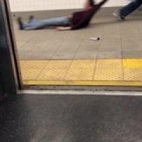 Lady holds up the subway in New Yorkk