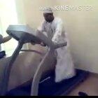 😭😃 رجل عربي مضحك يعمل على حلقة مفرغة 360p 60fps مضحك👳🏾‍♂️