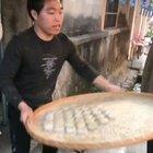 How he place the buns.