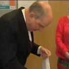 Belgian Deputy Prime Minister showing a visual representation of how their country is dealing with the Coronavirus